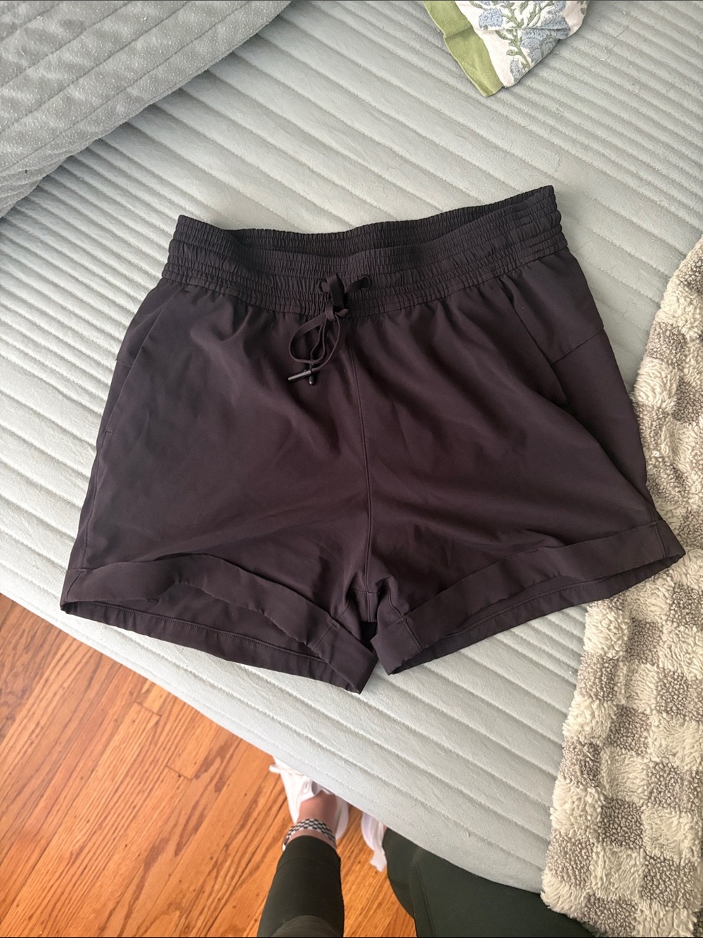 Lululemon Size 4 Women’s Black Drawstring Athletic Shorts